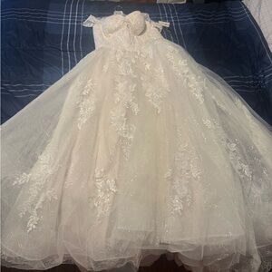 Oleg Cassini White Floral Lace Gown